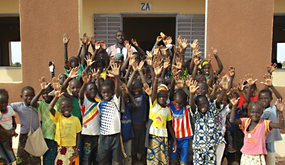 Die Klasse 2A der neu erbauten Grundschule in Youré.